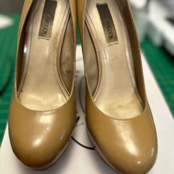 Steve Madden platform toe heels. Eira in natural. Size 10 - Picture 2 of 4
